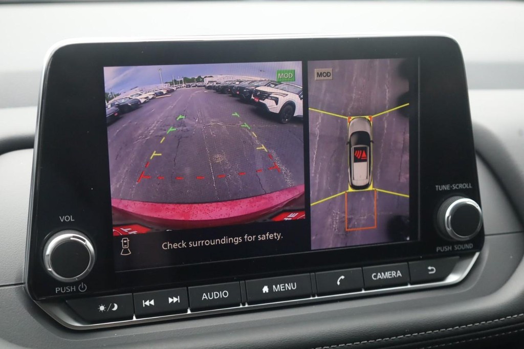Nissan Rogue Vehicle Image 15