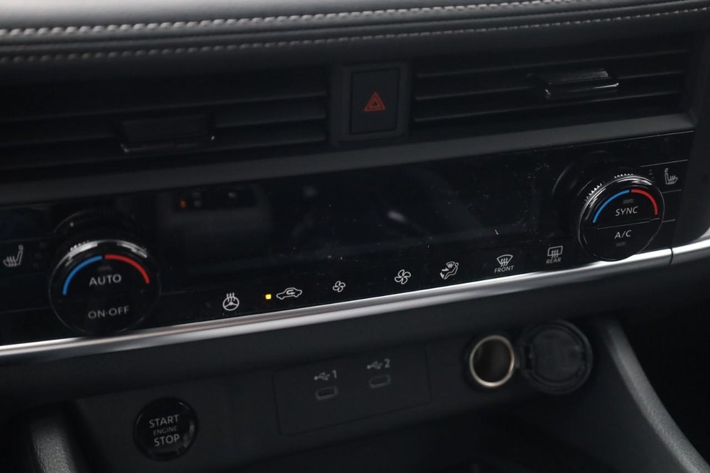 Nissan Rogue Vehicle Image 16
