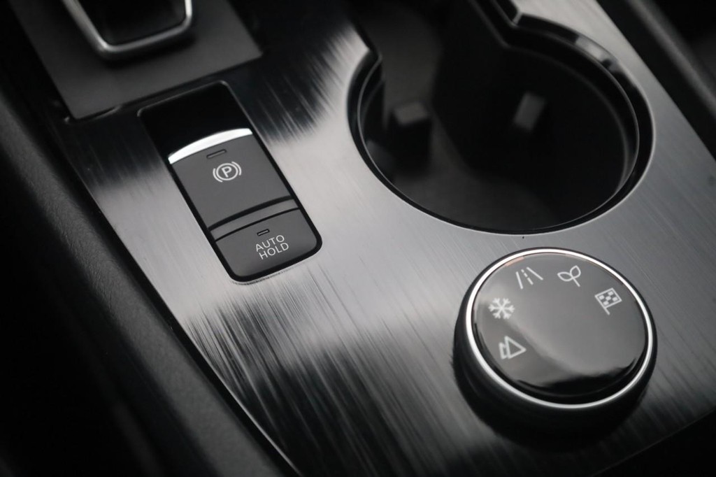 Nissan Rogue Vehicle Image 18