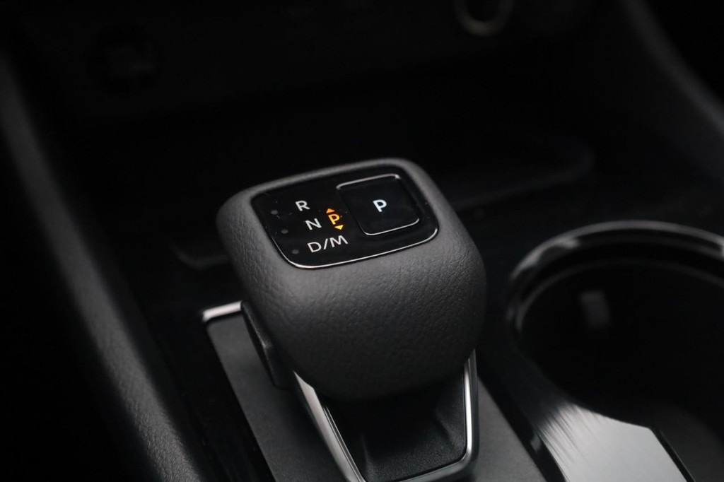 Nissan Rogue Vehicle Image 19