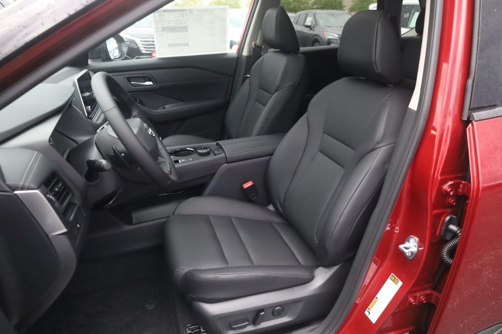 Nissan Rogue Vehicle Image 20