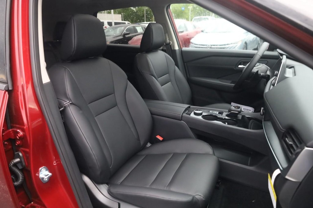 Nissan Rogue Vehicle Image 21
