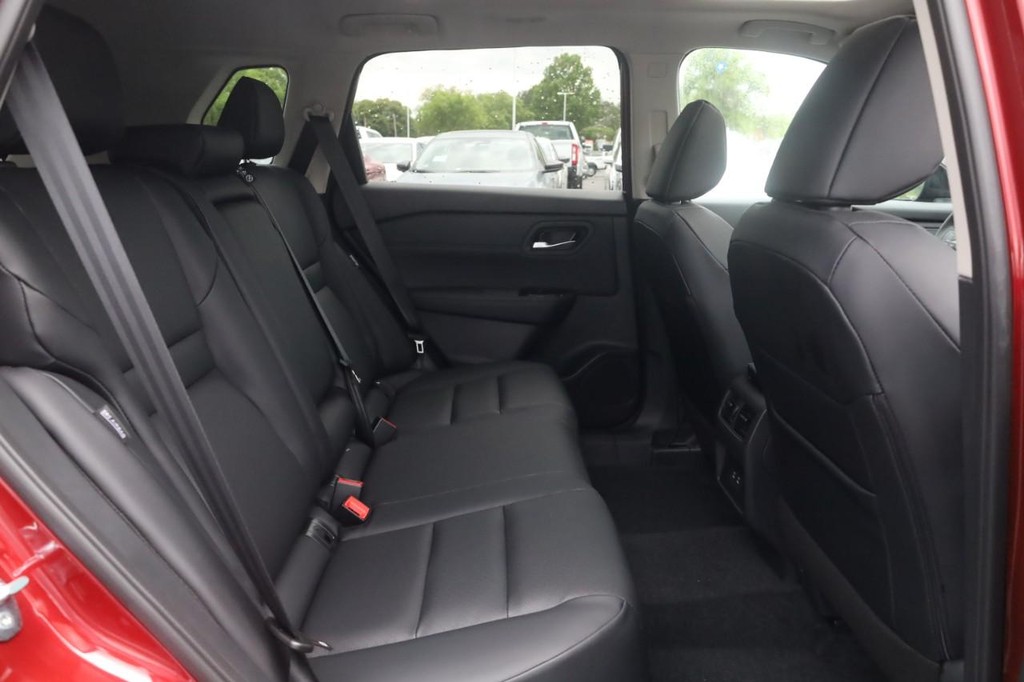 Nissan Rogue Vehicle Image 22