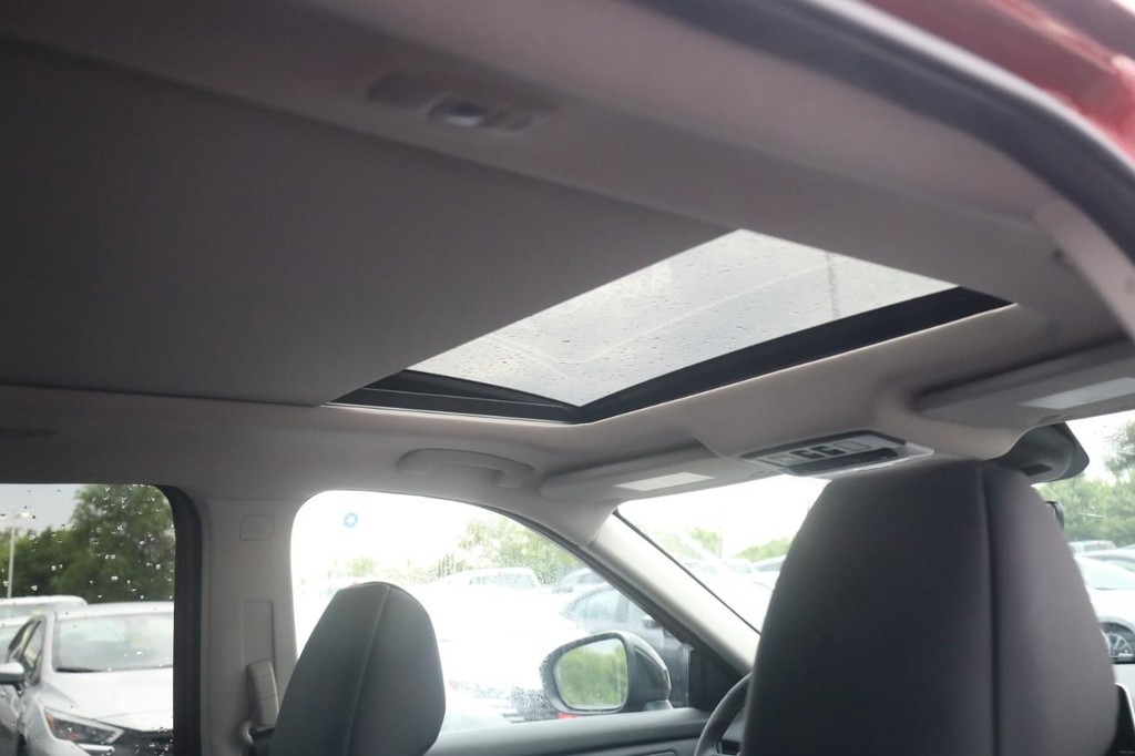 Nissan Rogue Vehicle Image 23