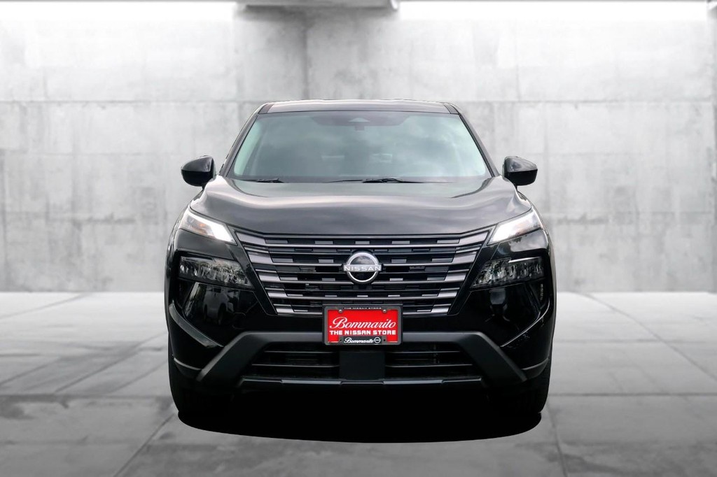 Nissan Rogue Vehicle Image 04