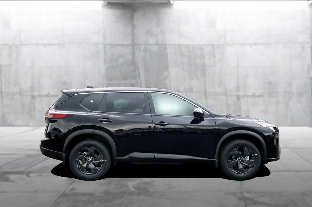 Nissan Rogue Vehicle Image 05