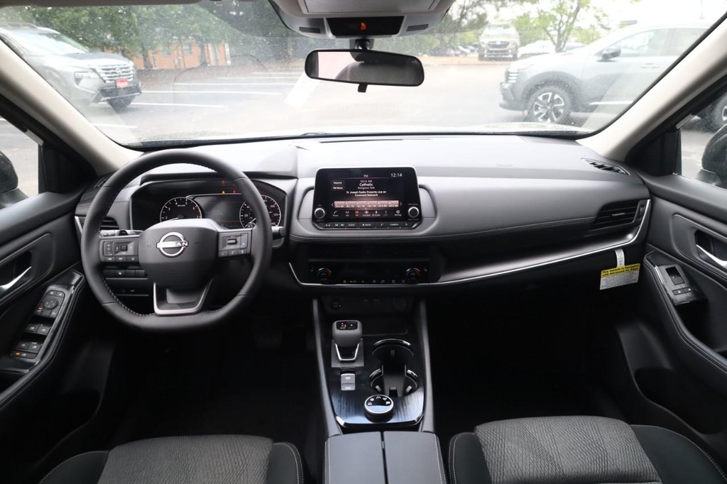 Nissan Rogue Vehicle Image 07