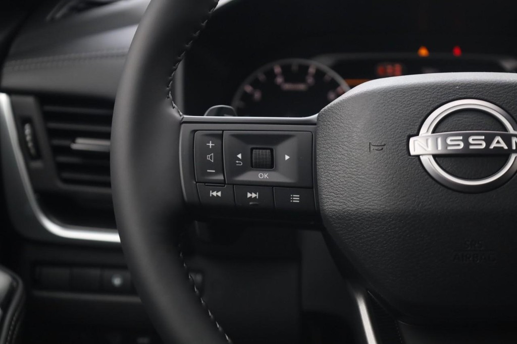 Nissan Rogue Vehicle Image 10