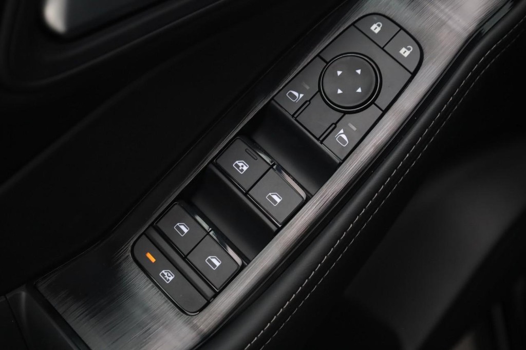 Nissan Rogue Vehicle Image 11