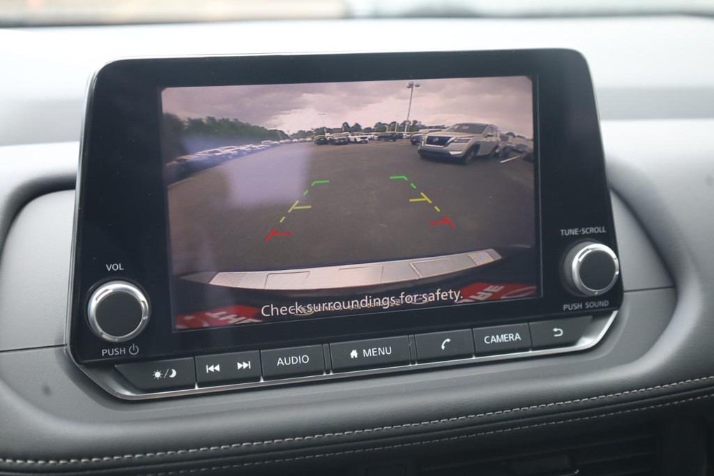 Nissan Rogue Vehicle Image 15
