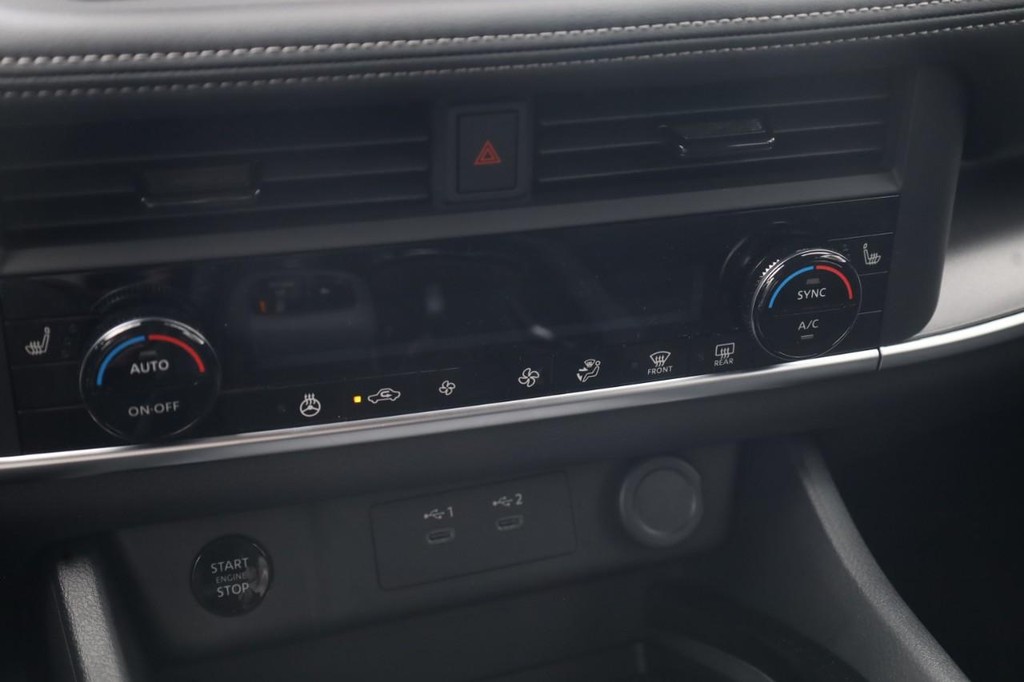 Nissan Rogue Vehicle Image 16