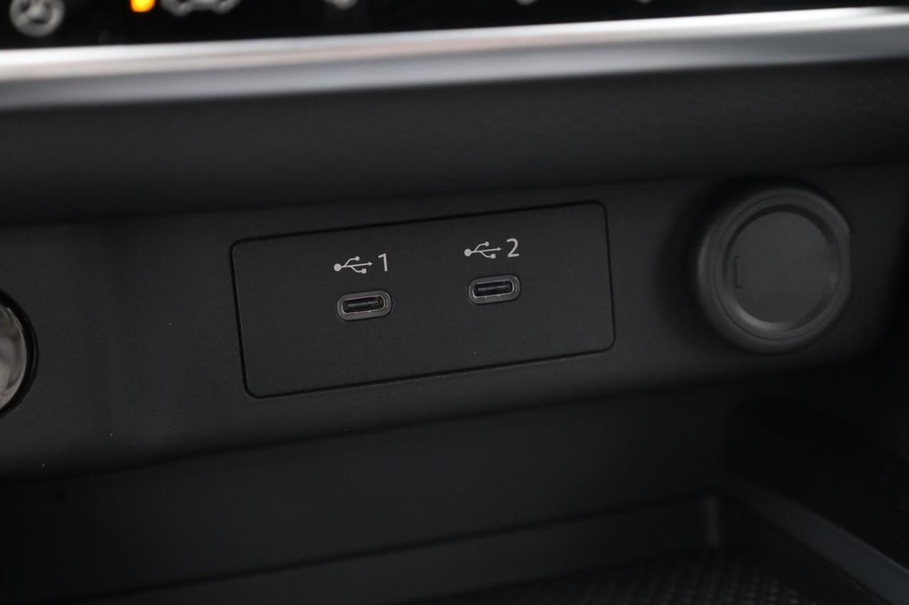Nissan Rogue Vehicle Image 17