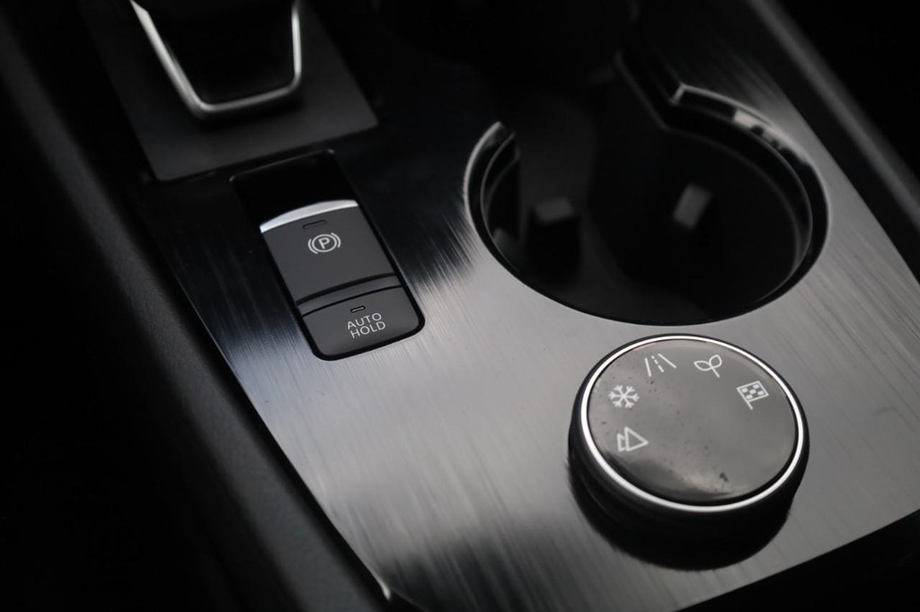 Nissan Rogue Vehicle Image 18