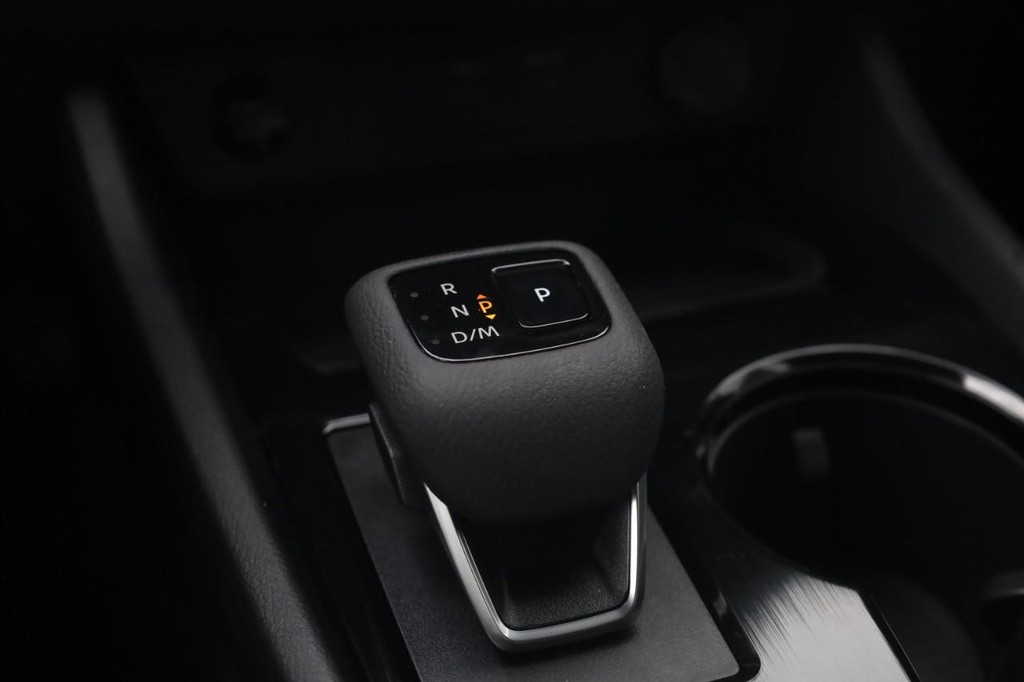 Nissan Rogue Vehicle Image 19