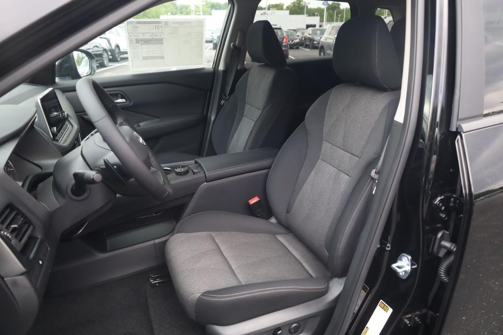 Nissan Rogue Vehicle Image 20