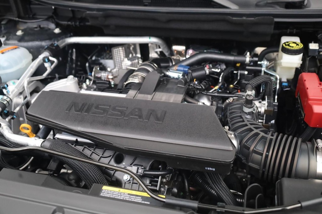 Nissan Rogue Vehicle Image 24
