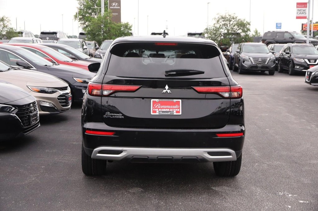 Mitsubishi Outlander Vehicle Image 06