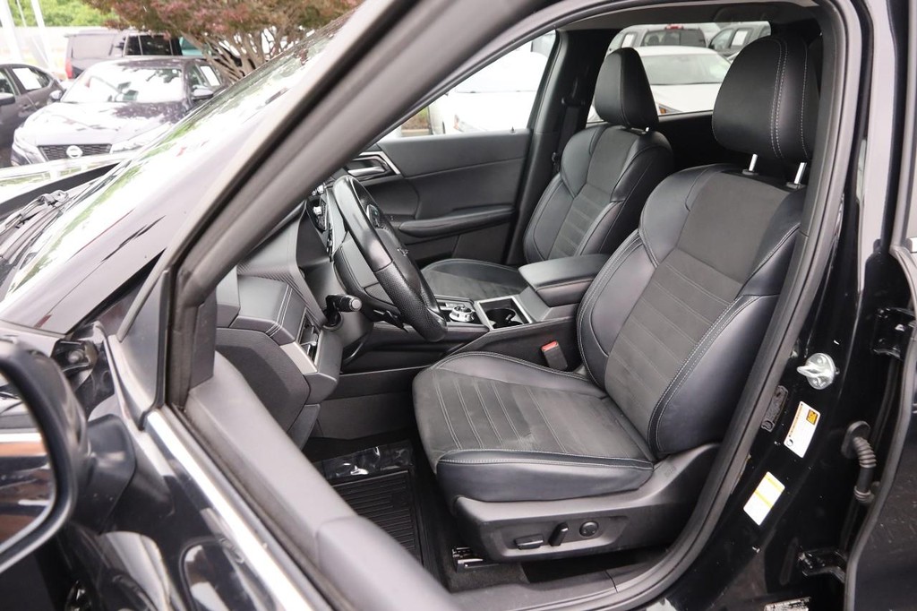 Mitsubishi Outlander Vehicle Image 09