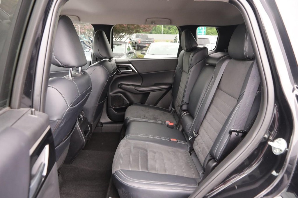 Mitsubishi Outlander Vehicle Image 10
