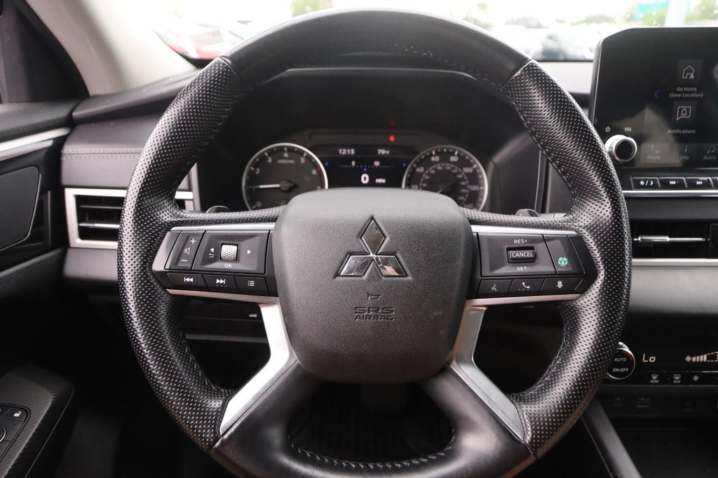 Mitsubishi Outlander Vehicle Image 12