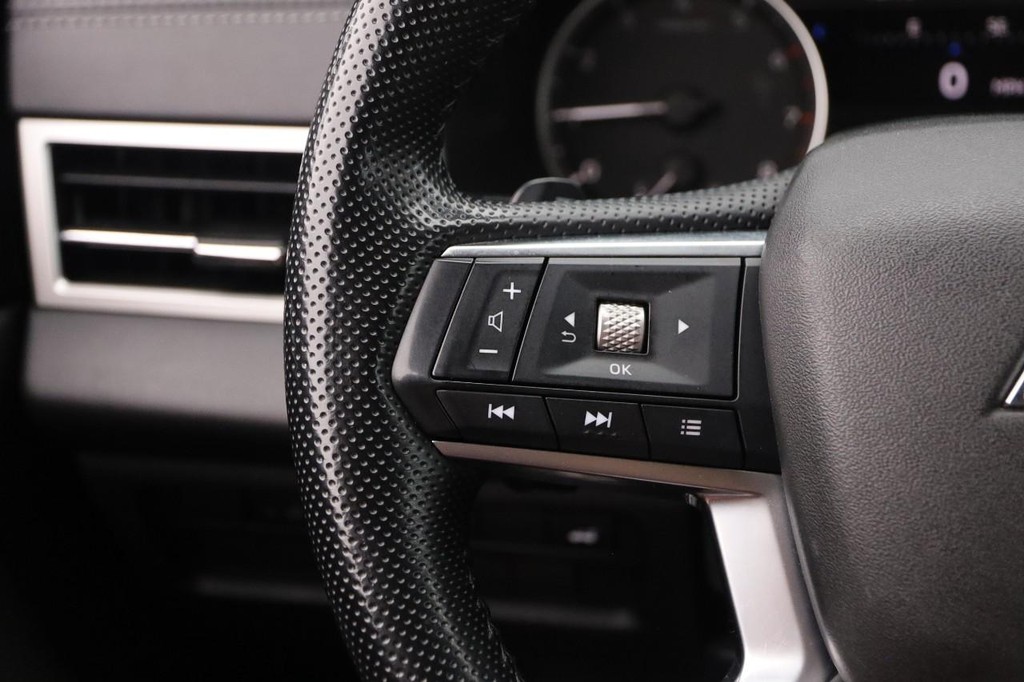 Mitsubishi Outlander Vehicle Image 13