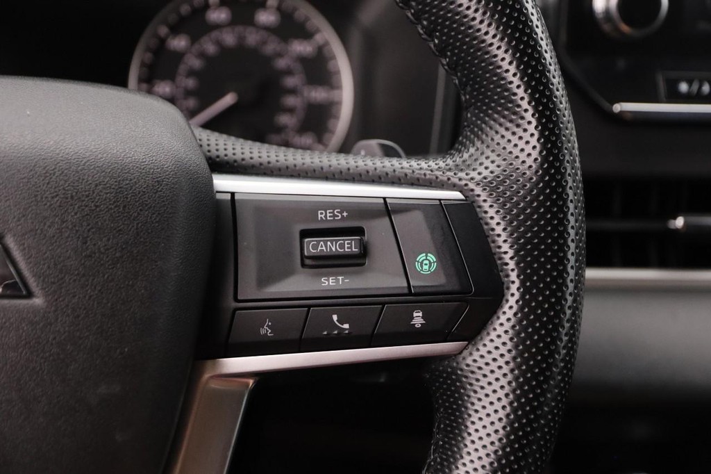 Mitsubishi Outlander Vehicle Image 14