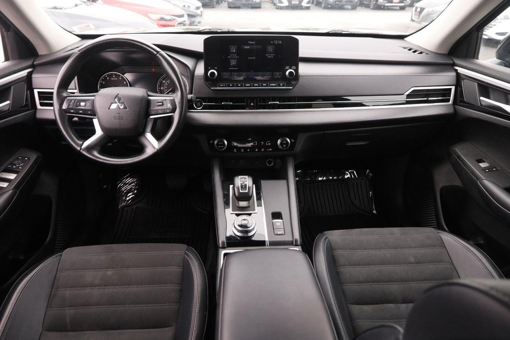 Mitsubishi Outlander Vehicle Image 23