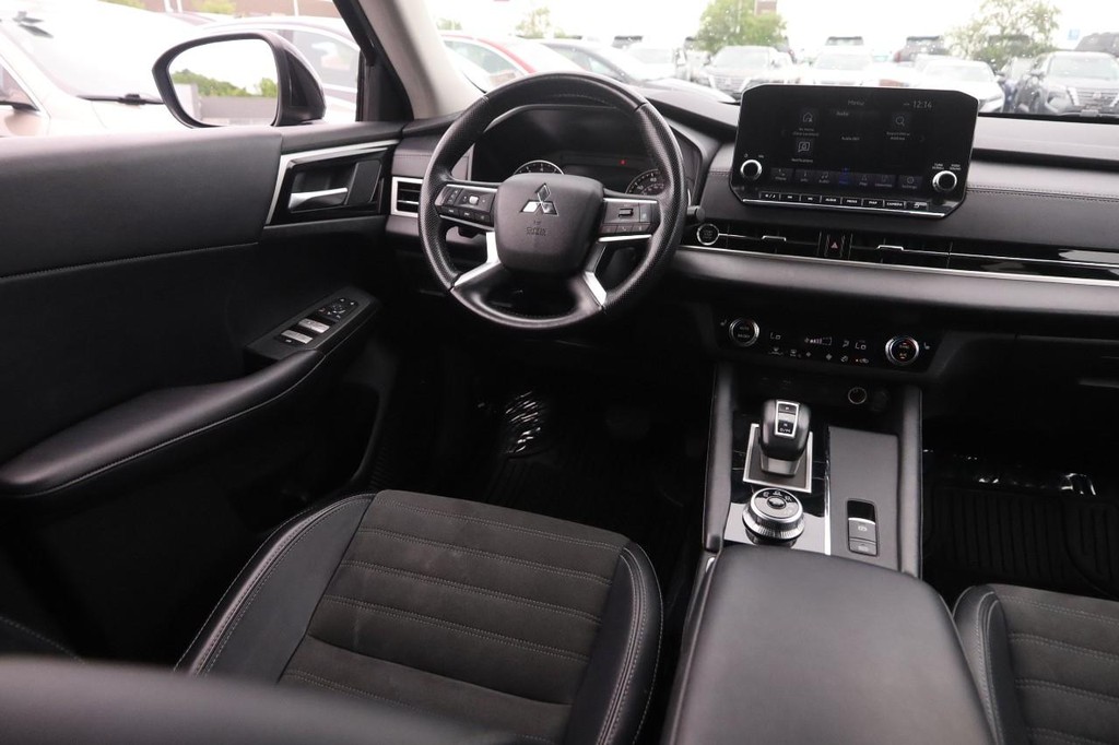 Mitsubishi Outlander Vehicle Image 24