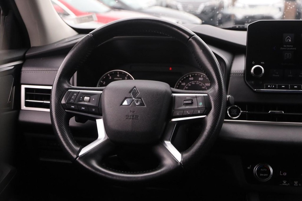 Mitsubishi Outlander Vehicle Image 25