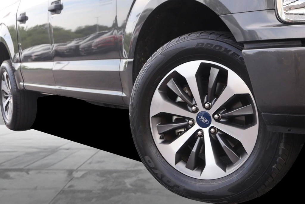 Ford F-150 Vehicle Full-screen Gallery Image 03