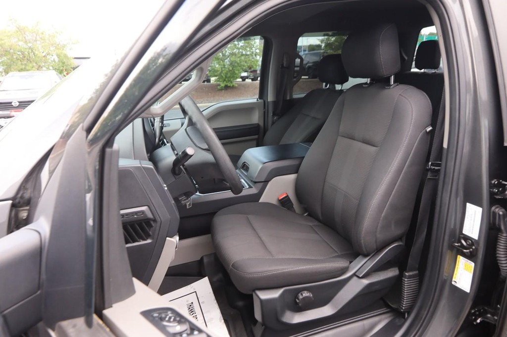Ford F-150 Vehicle Full-screen Gallery Image 07