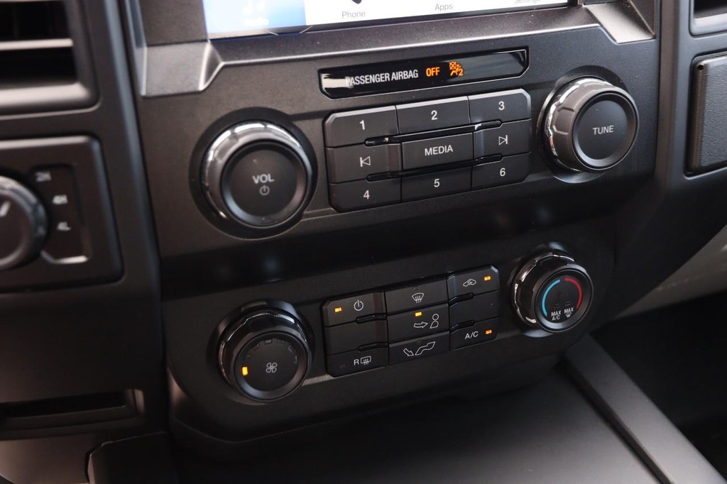 Ford F-150 Vehicle Full-screen Gallery Image 16