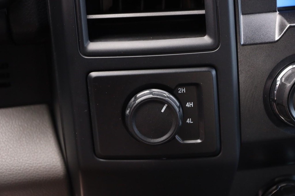 Ford F-150 Vehicle Full-screen Gallery Image 17