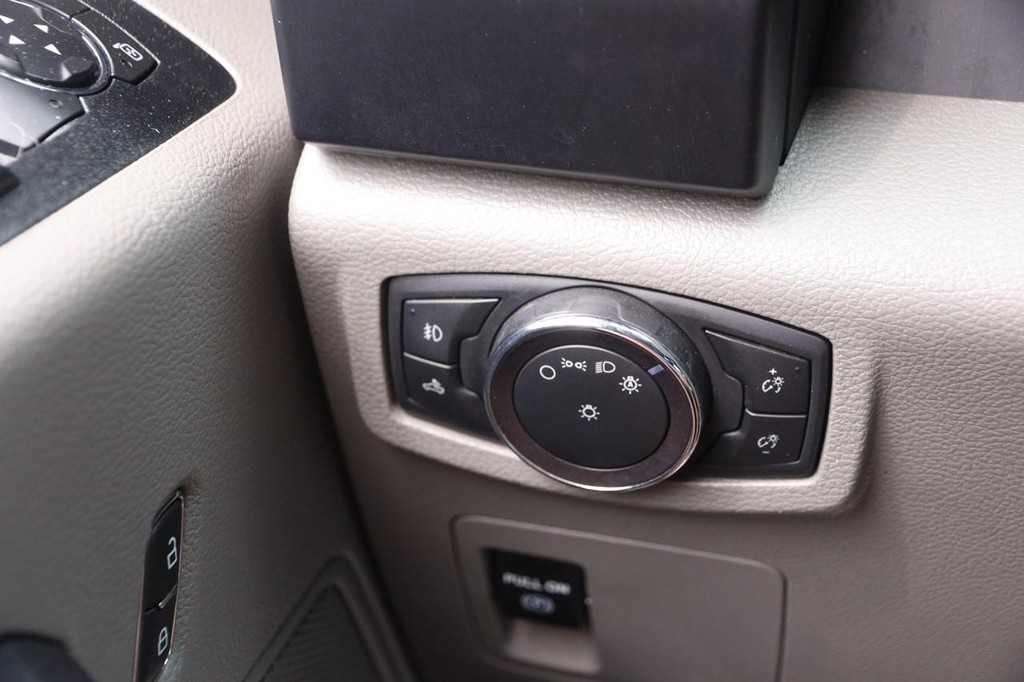 Ford F-150 Vehicle Full-screen Gallery Image 18