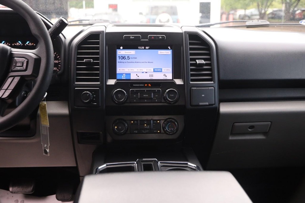 Ford F-150 Vehicle Full-screen Gallery Image 22