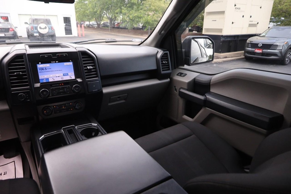 Ford F-150 Vehicle Full-screen Gallery Image 23