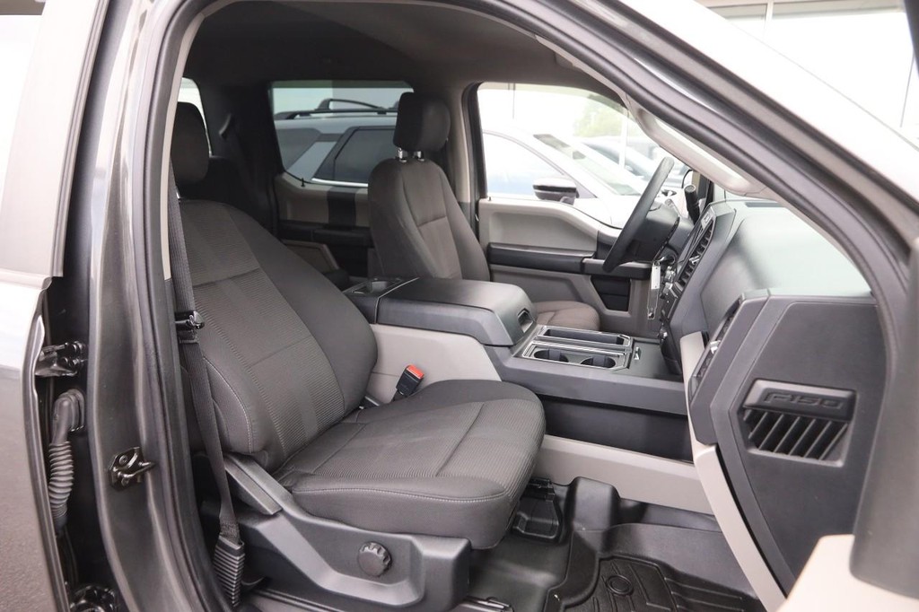 Ford F-150 Vehicle Full-screen Gallery Image 24