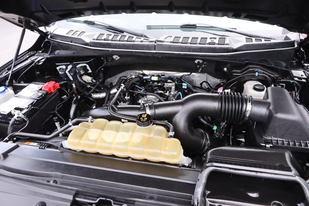 Ford F-150 Vehicle Full-screen Gallery Image 25