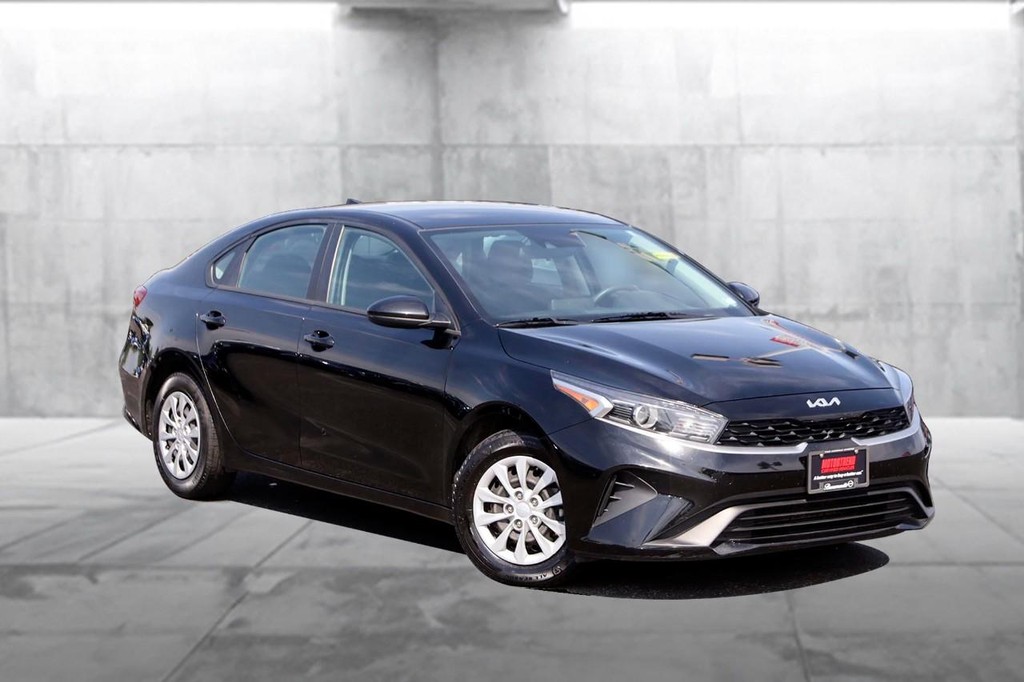 Kia Forte Vehicle Image 02