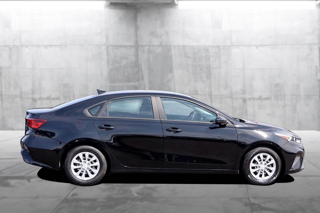 Kia Forte Vehicle Image 05
