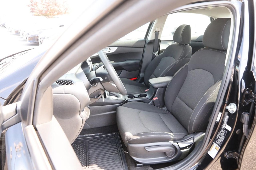 Kia Forte Vehicle Image 08