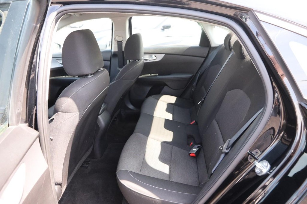 Kia Forte Vehicle Image 09