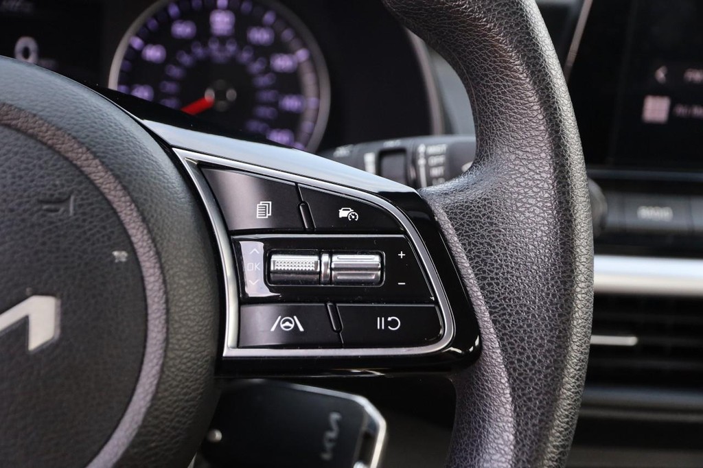 Kia Forte Vehicle Image 12