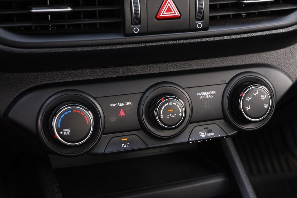 Kia Forte Vehicle Image 17