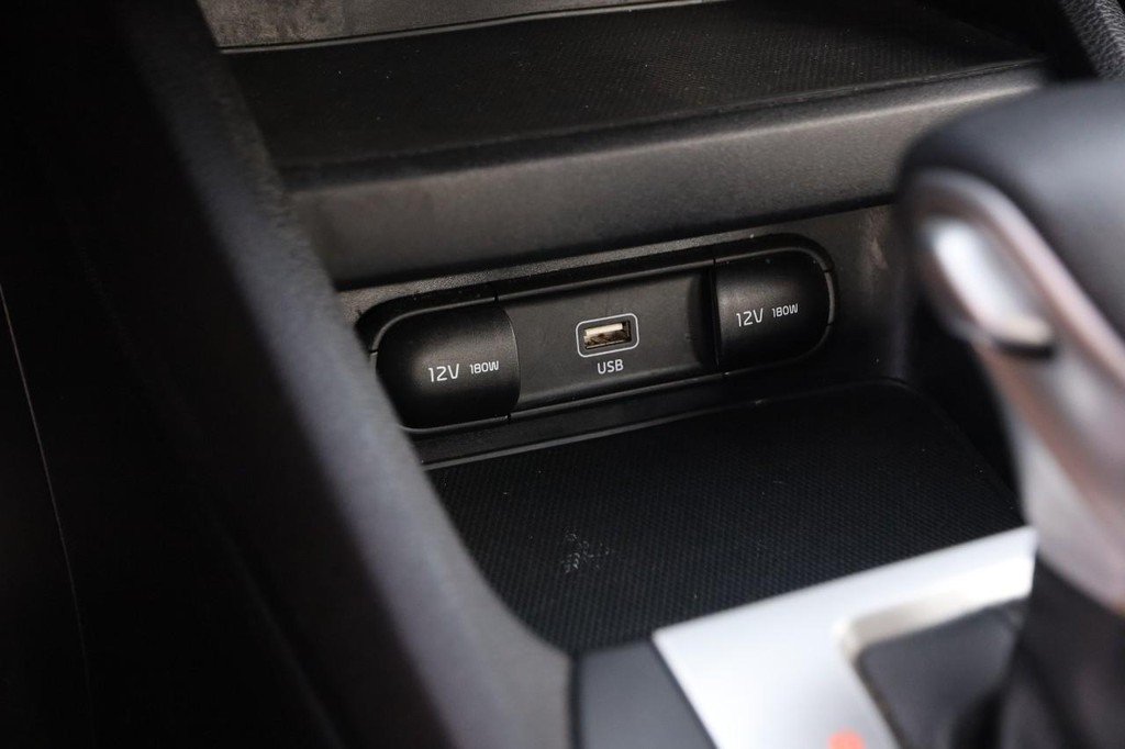 Kia Forte Vehicle Image 18