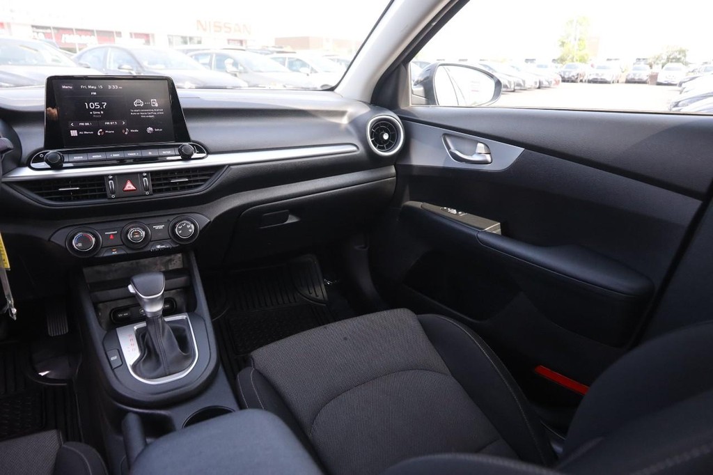 Kia Forte Vehicle Image 23