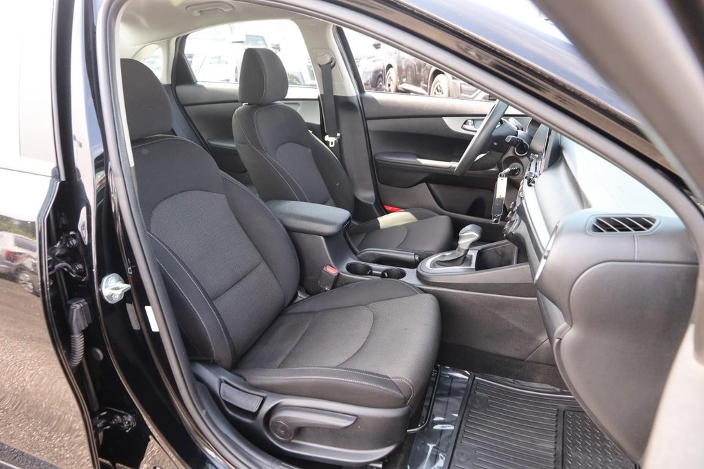 Kia Forte Vehicle Image 24