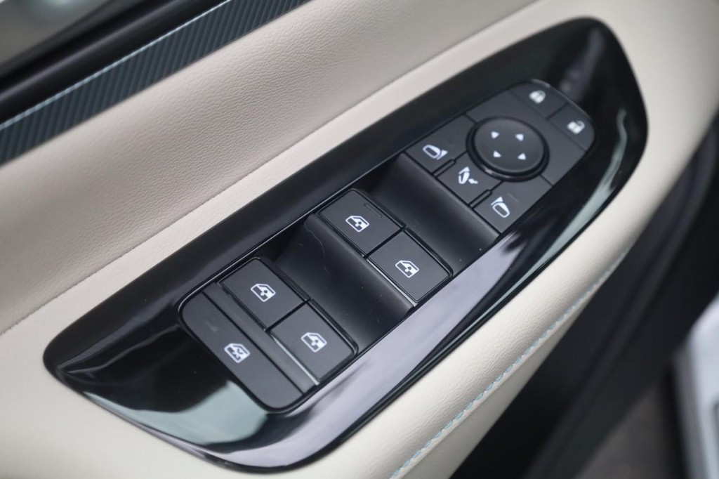 Nissan Murano Vehicle Image 11