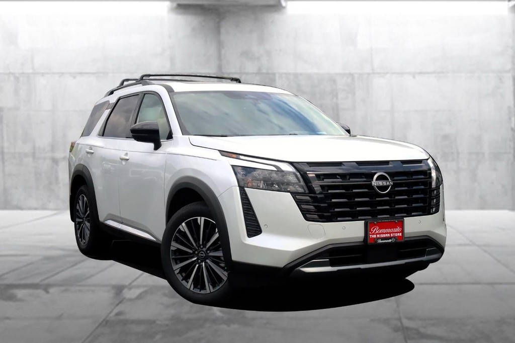 Nissan Pathfinder Vehicle Image 02