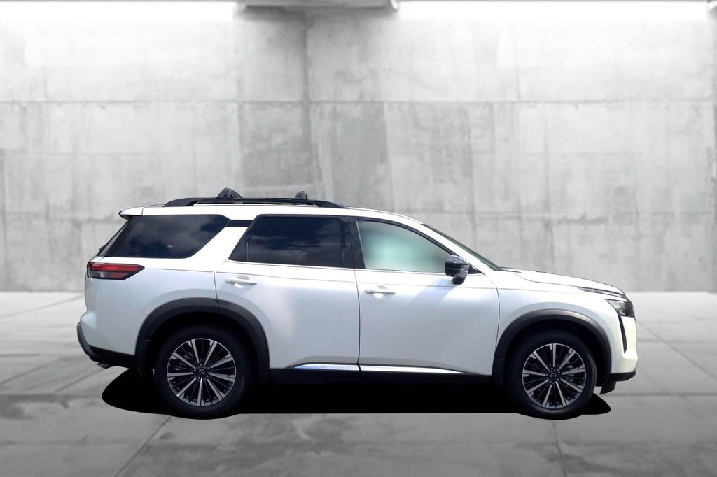 Nissan Pathfinder Vehicle Image 05